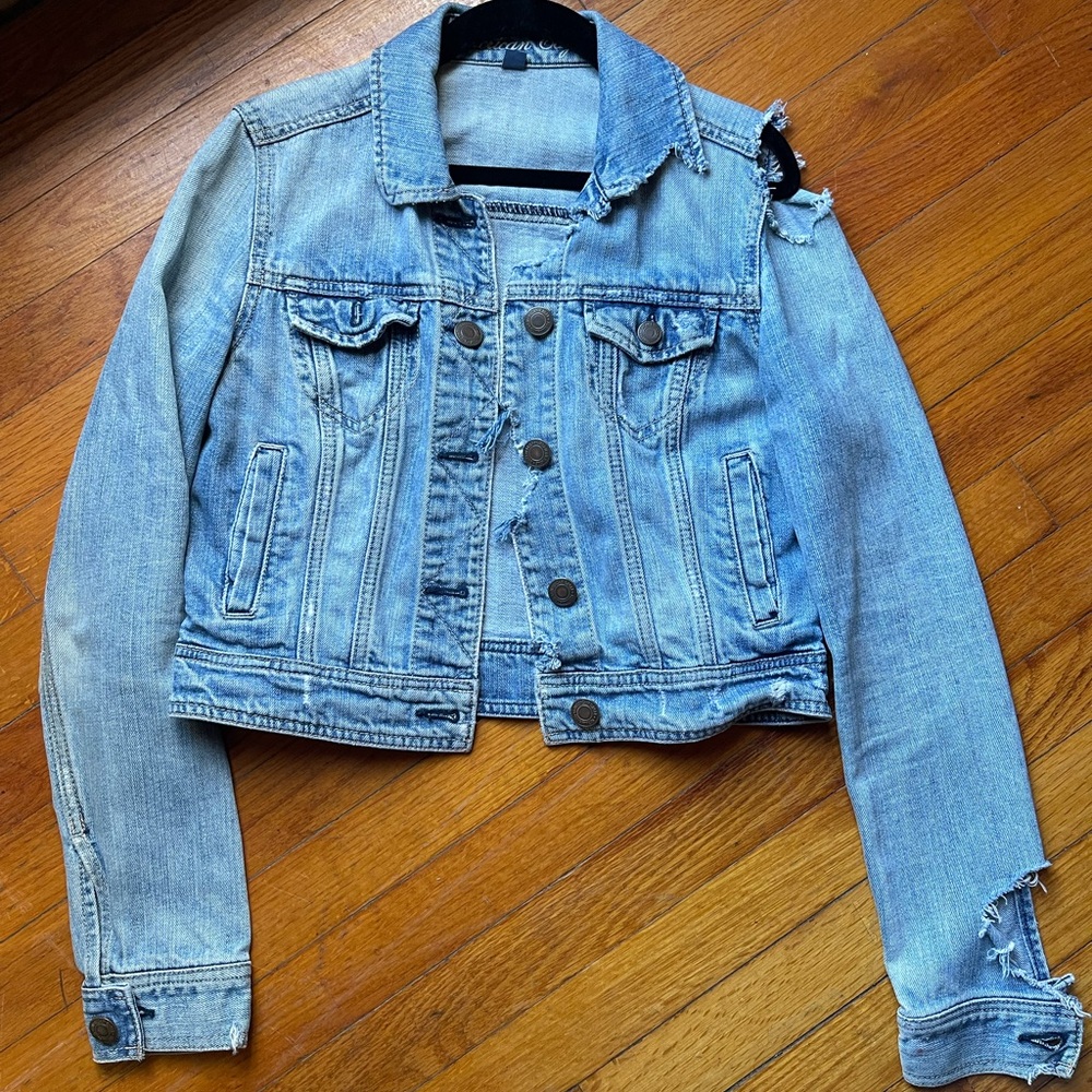 American Eagle Distressed Cropped Jean Jacket